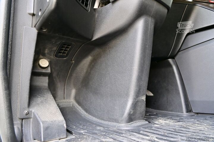 Skříňový nákladní automobil Mercedes-Benz Actros 1842  4x2 MP4 Retarder LBW AHK