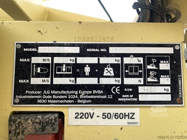 طاولة رفع مقصية JLG 1930ES (8m)