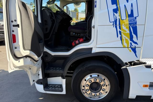 Standard tractor unit VOLVO FM-460 4x2