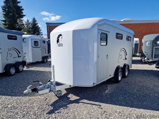 Remorcă pentru transport cai Cheval Liberté Maxi 4 Vollausstattung bis 4 Pferde Neu