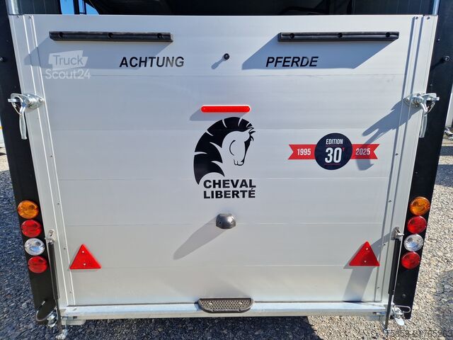 Remorcă pentru transport cai Cheval Liberté Maxi 4 Vollausstattung bis 4 Pferde Neu