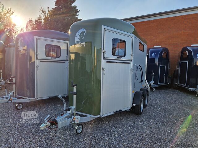 Remorcă pentru transport cai Cheval Liberté Touring Country Frontexit Saddlechest