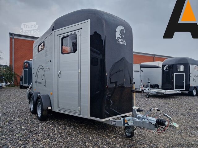 At taşıma römorku Cheval Liberté Touring XL Sattelschrank Frontexit