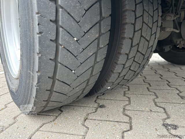 Koffer Volvo FL 210 Euro 6 D / 12 Ton / 293 dkm / Box / Laad...