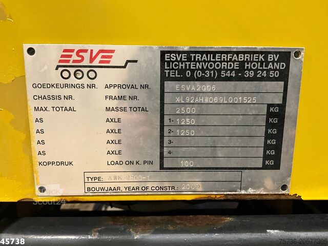 شاحنة الموزعة ESVE 2-assige aanhangwagen met Nido zoutstrooier