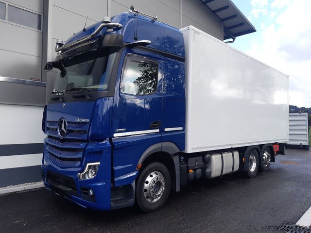 Камион-фургон MERCEDES-BENZ Actros 2551L Giga MP5 Koffer LBW 2,5t Lenkachse