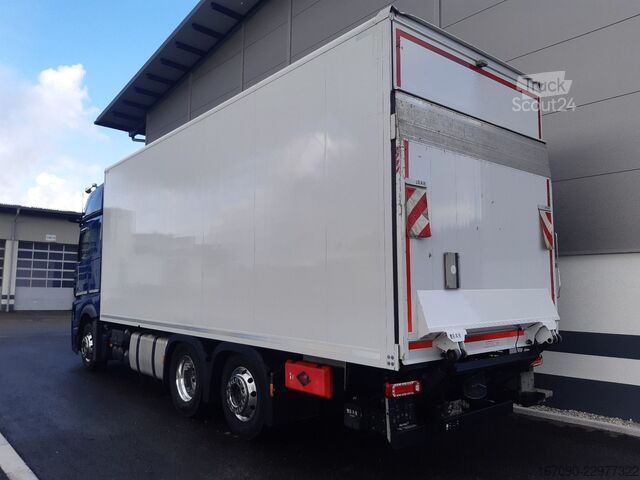 Камион-фургон MERCEDES-BENZ Actros 2551L Giga MP5 Koffer LBW 2,5t Lenkachse