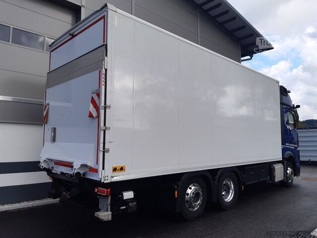 Камион-фургон MERCEDES-BENZ Actros 2551L Giga MP5 Koffer LBW 2,5t Lenkachse