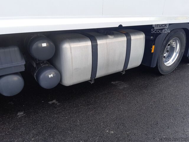Камион-фургон MERCEDES-BENZ Actros 2551L Giga MP5 Koffer LBW 2,5t Lenkachse