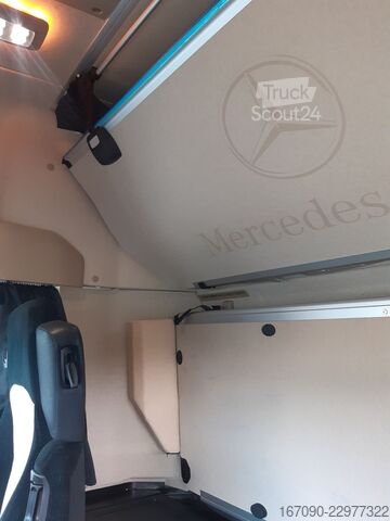 Камион-фургон MERCEDES-BENZ Actros 2551L Giga MP5 Koffer LBW 2,5t Lenkachse