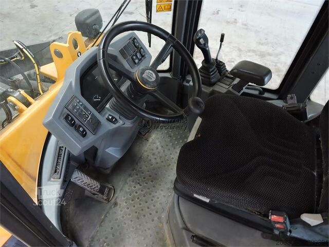 Încărcător pe roți VOLVO L35G + Fork