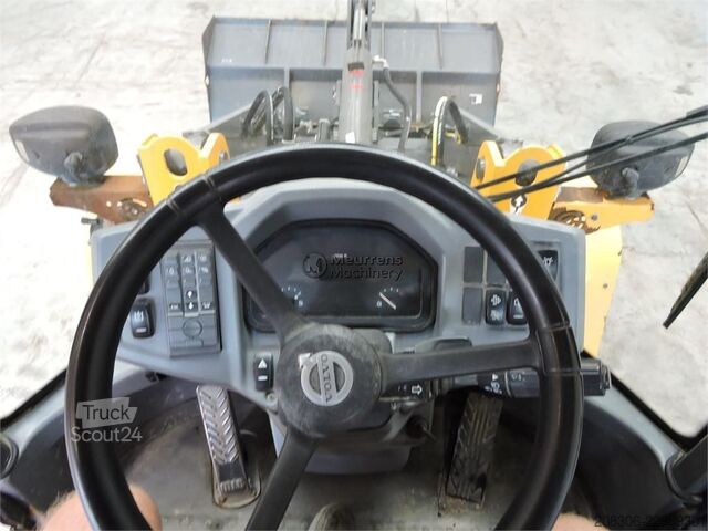 Încărcător pe roți VOLVO L35G + Fork