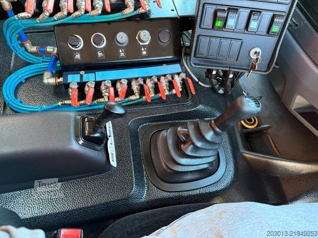 Ielu tīrīšanas mašīna MERCEDES-BENZ Atego 1324 Kehrmaschine FAUN VIAJET 6R/LH
