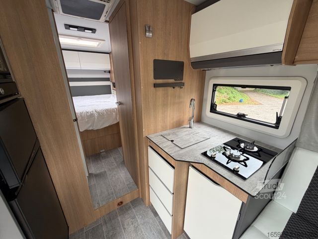 Teilintegriertes Wohnmobil GIOTTILINE Toscan 74NF-Hubbett