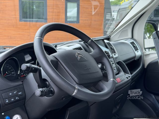 Teilintegriertes Wohnmobil GIOTTILINE Toscan 74NF-Hubbett