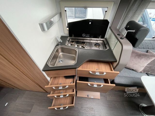 Полуинтегриран кемпер ADRIA CORAL 670 DL ALL-IN Solar,, nur 9900 Km