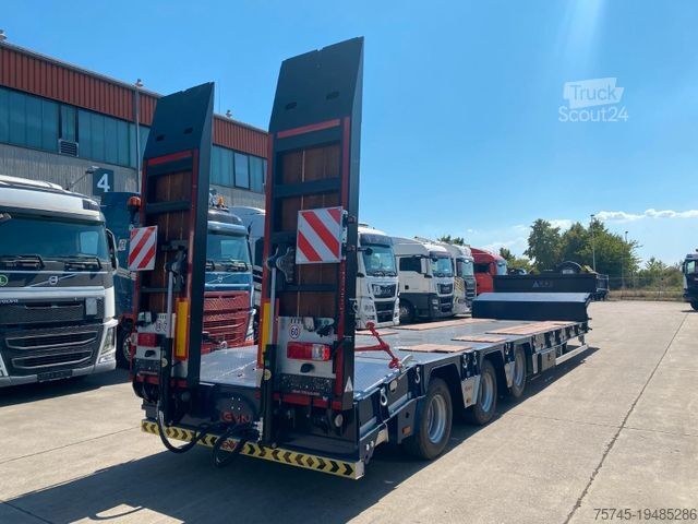 Lavbygd semitrailer  GVN 3GVN29 * ÜBERBREITE TAFEL*KOC*LIFT*P