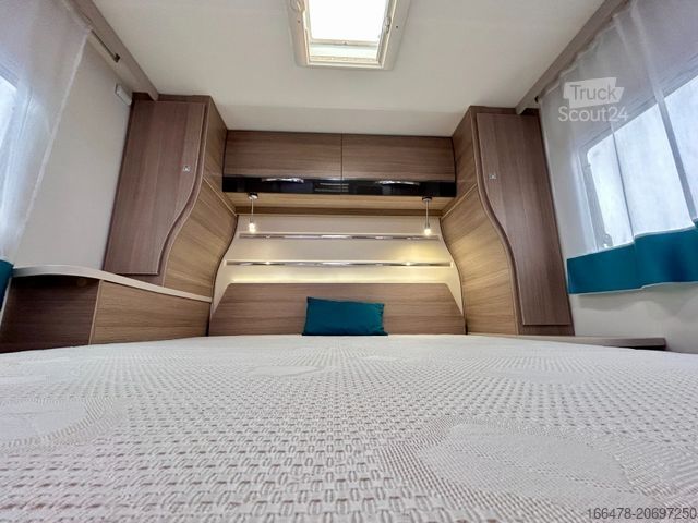 Camping-car semi-intégré CHAUSSON Flash 718 XLB *Queensbett-Hubbett*