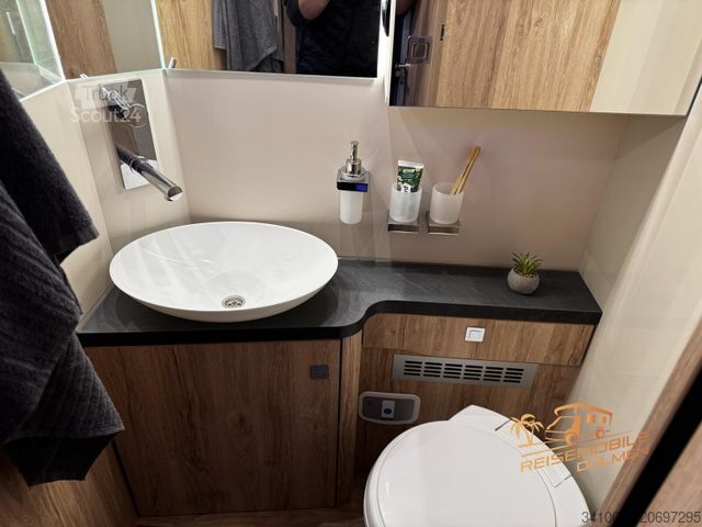 Integriertes Wohnmobil EURAMOBIL Integra Line 720 EF RFK Alde Luftfahrwerk