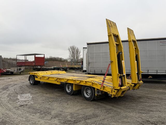 Remorcă cu platformă joasă Schwarzmüller TÜ 30/100  3 Achs Tiefladeranhänger
