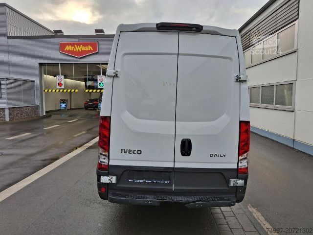 Hög tak skåpbil IVECO 35S16A8 V / Hi-Matic / Tempomat / Kamera / Klima