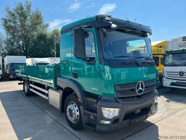 Ciężarówka z płaską platformą MERCEDES-BENZ ACTROS 1833 L Pritsche 7,45 m offen*AHK
