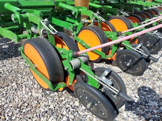 Precision seeder Amazone EDX 9000-TC mit GPS