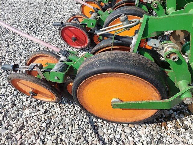 Precision seeder Amazone EDX 9000-T - 12 reihig