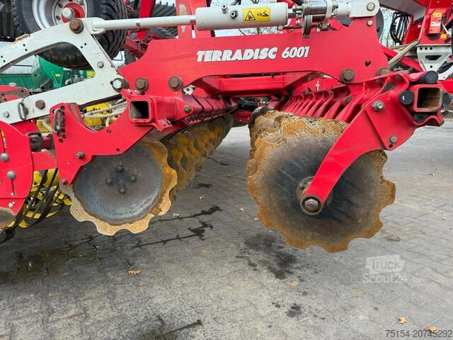 Brona talerzowa Pöttinger Terradisc 6001T mit APV Streuer