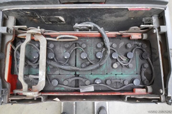 Carretilla elevadora baja con plataforma para el conductor Linde T 20 SP 131