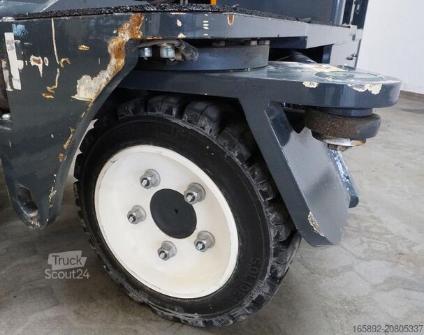 Carretilla retráctil de 4 vías Combilift C3000