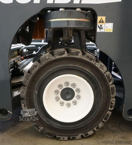 Carretilla retráctil de 4 vías Combilift C3000