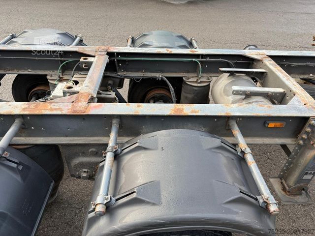 Rimorchio con telaio SCHMITZ CARGOBULL 2Achs Jumbo MEGA BDF Lafette untergekuppelt SAF