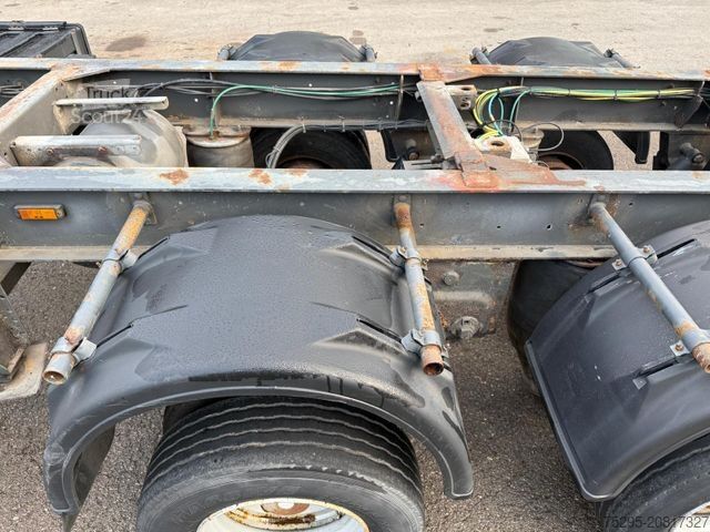 Rimorchio con telaio SCHMITZ CARGOBULL 2Achs Jumbo MEGA BDF Lafette untergekuppelt SAF