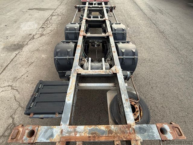 Rimorchio con telaio SCHMITZ CARGOBULL 2Achs Jumbo MEGA BDF Lafette untergekuppelt SAF
