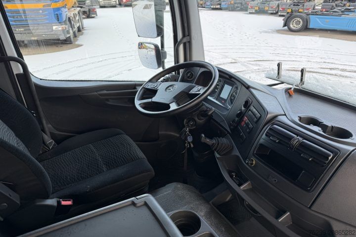 Camión plataforma con toldo Mercedes-Benz Atego 1327 4x2 Plane+HB / Swiss-Vehicle