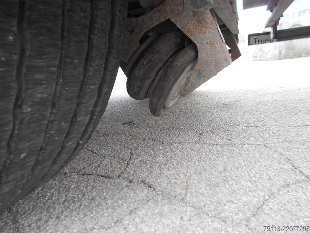 Semirimorchio con telone SCHMITZ SCS24L