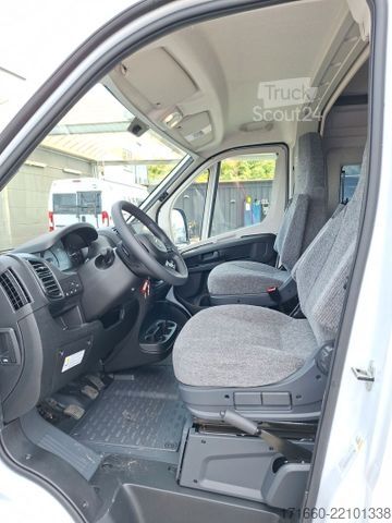 Kastenwagen Wohnmobil / Campervan BÜRSTNER Papillon PC 6.0 ** Schlafdach **