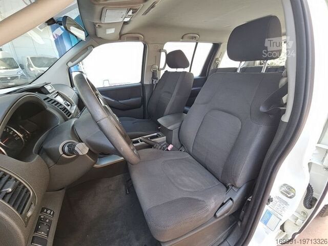 Furgon Nissan Pathfinder