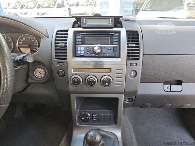 Furgon Nissan Pathfinder