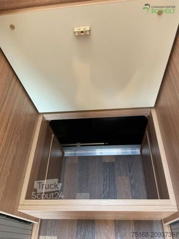 Autorulotă integrată WEINSBERG CaraCore 700 MEG Light Ehemaliger Mietwagen