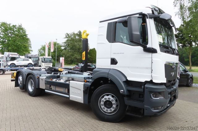 Haakarm vrachtwagen MAN TGS 26.440 6x2-4 BL CH