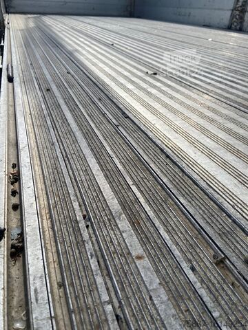 Sunkvežimis su fiksuota kėbulo platforma Iveco IVECO EUROTECH 190E31 Cursor