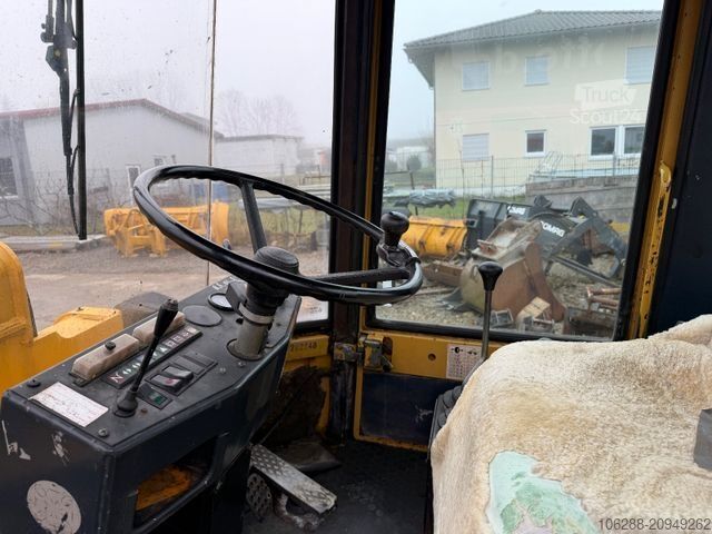 Kolový nakladač SCHAEFF ZL 8 B