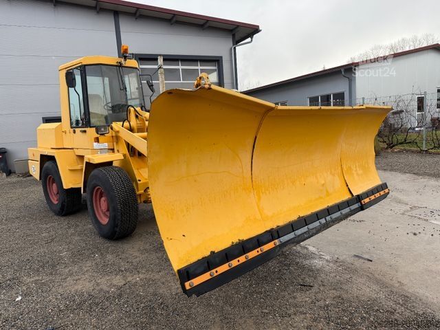 Kolový nakladač SCHAEFF ZL 8 B