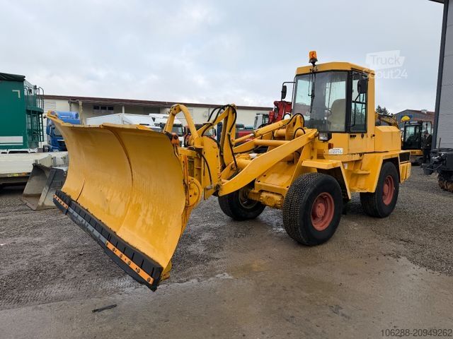 Kolový nakladač SCHAEFF ZL 8 B