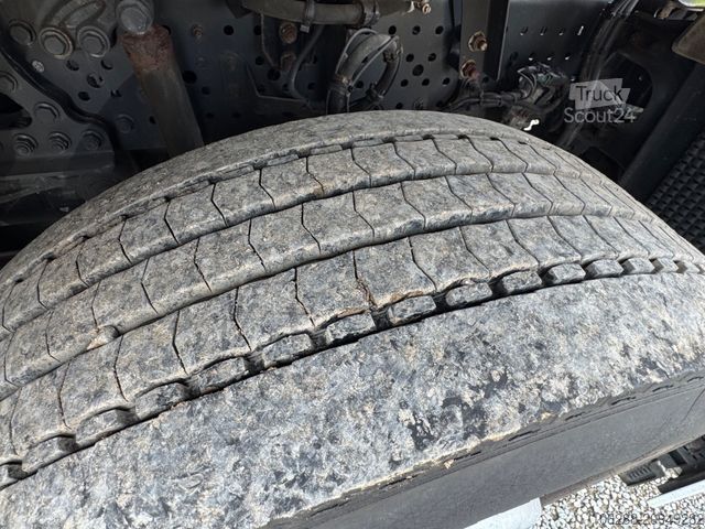 Standardowy ciągnik siodłowy MERCEDES-BENZ Actros 1845