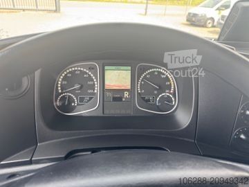 Фургон-шафа з фіранкою MERCEDES-BENZ Atego 818