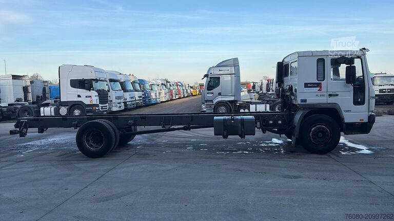 Châssis cabine Volvo FL 220 (STEEL SUSP. / 10 BOLTS / 18 TONS / LONG...