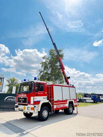 Speciální nákladní automobil MAN 17.232 4x4 KRAN SEILWINDE Kran und LKW
